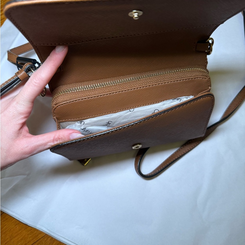 Calvin Klein Crossbody Bag - Picture 4 of 8